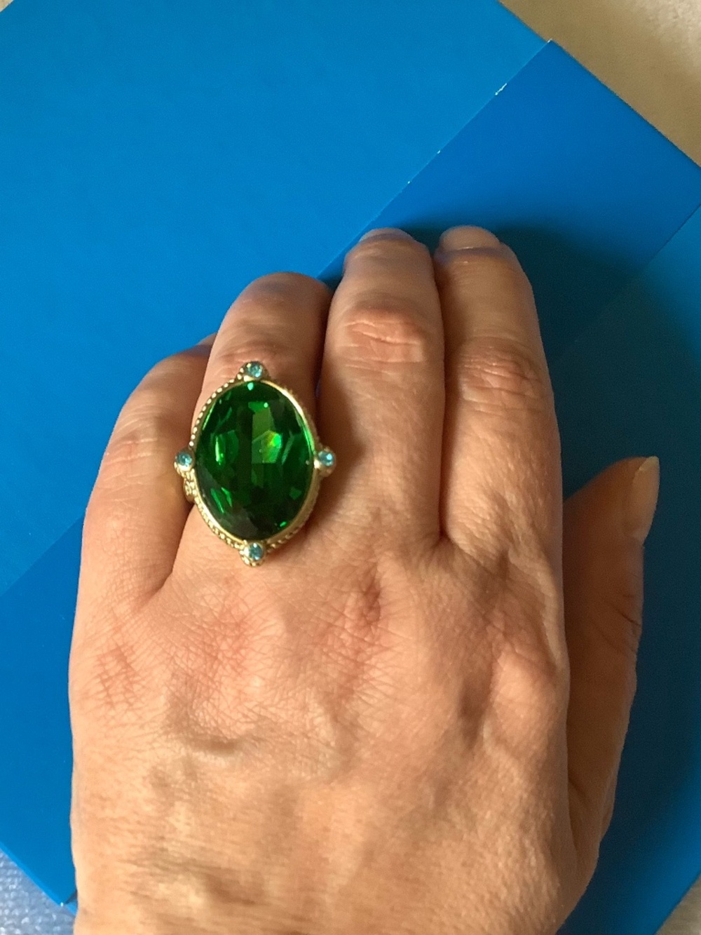 Heidi Daus Suit Yourself Erinite Green Crystal Statement Ring SZ 9 - Picture 8 of 8